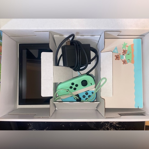 Nintendo Switch - Special Edition Animal Crossing Console - Picture 2 of 5